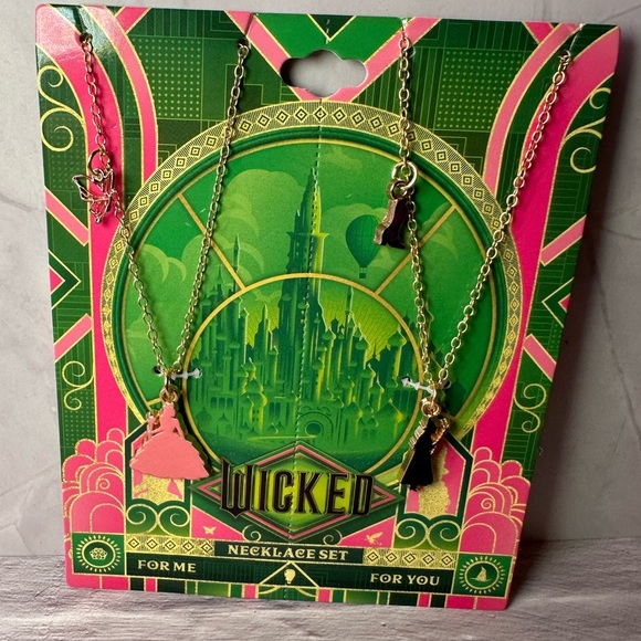 💚🩷Wicked Glinda Elphaba BFF necklace set NWT - Picture 5 of 14